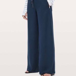 ISO!!! Looking for “Lululemon On The Fly Pant *Wide Leg 31" “ Navy blue, size 4
